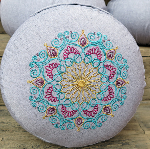Vyšívaný puff mandala, průměr 30cm barevná