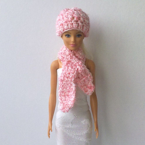 Oblečky pro Barbie - čepice, šála — foto 1