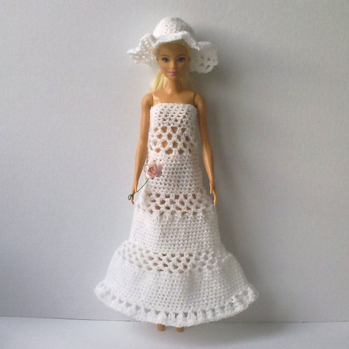 Oblečky pro Barbie - šaty, klobouk, růžička — foto 1