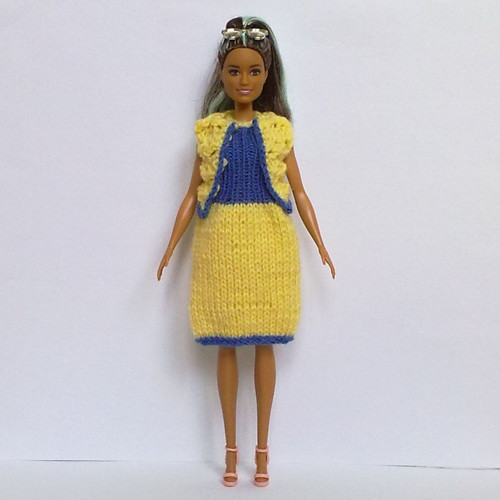 Oblečky pro Barbie - šaty, kabátek — foto 1