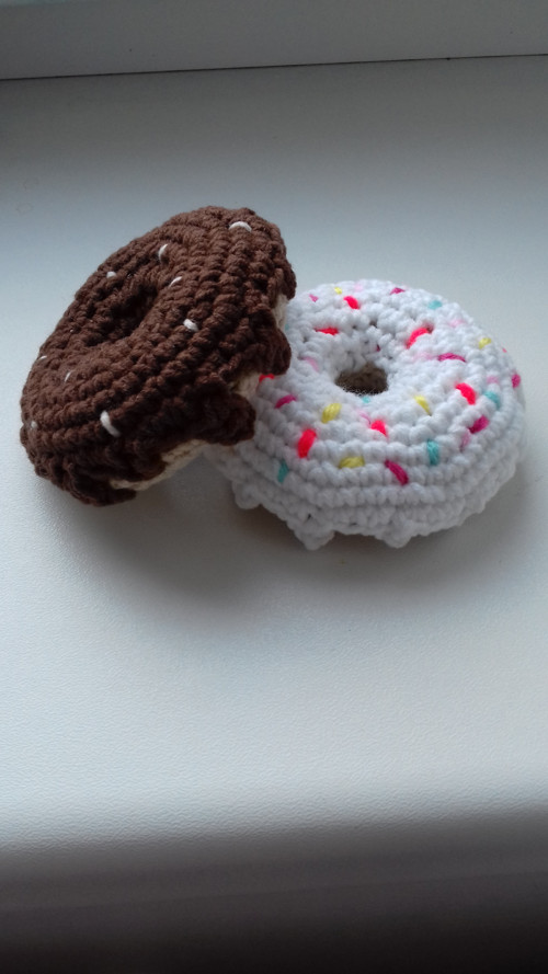 Háčkovaný donut