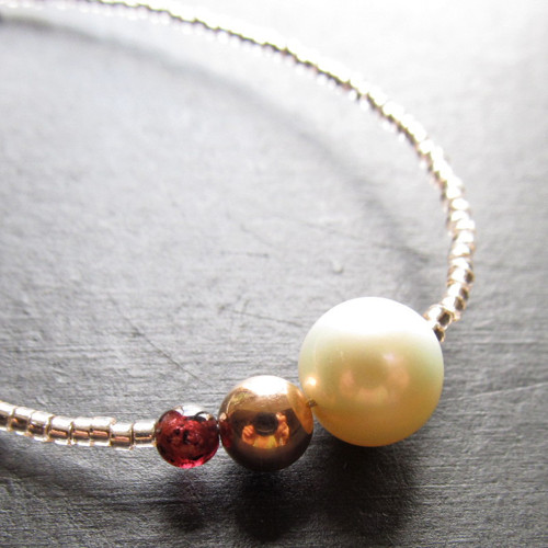 Náramek korálky,stříbo rose gold granát a perla