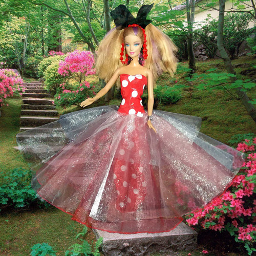 Červeno bílé šatičky s puntíky pro Barbie