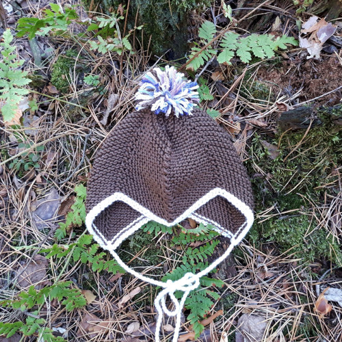 Hnědá čepička s bambulkou, merino, vel. 34-36 cm