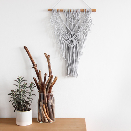 Světle šedé macramé střední — foto 1