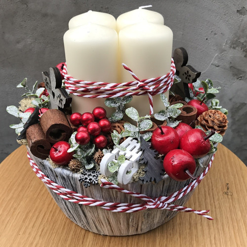 Červený adventní svícen — foto 1