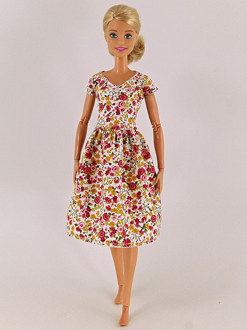 Barbie - žlutočervené šaty — foto 1