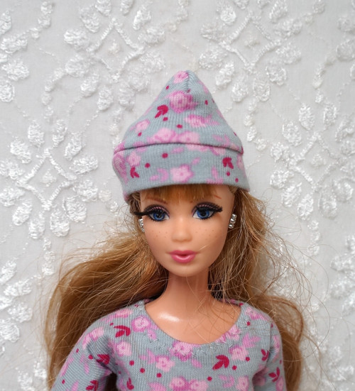 Čepice pro Barbie — foto 1