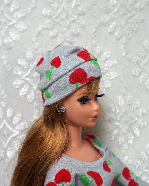 Čepice pro Barbie — foto 1