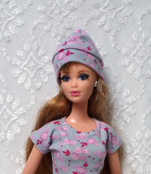 Čepice pro Barbie — foto 1