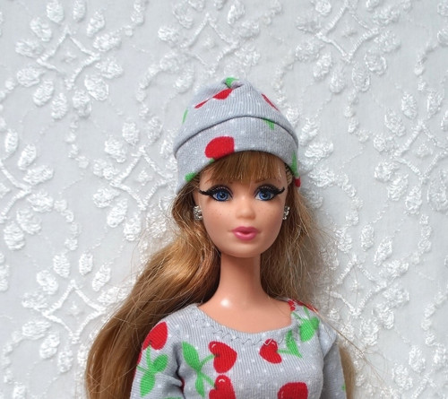 Čepice pro Barbie — foto 1