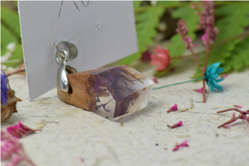 Dřevěný Náhrdelník Purple — foto 1