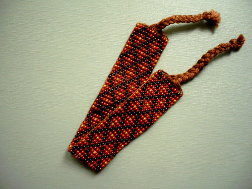 Hnědý náramek