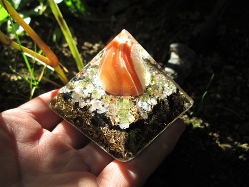 Org. pyramida ,, Životní volby " s karneolem — foto 1