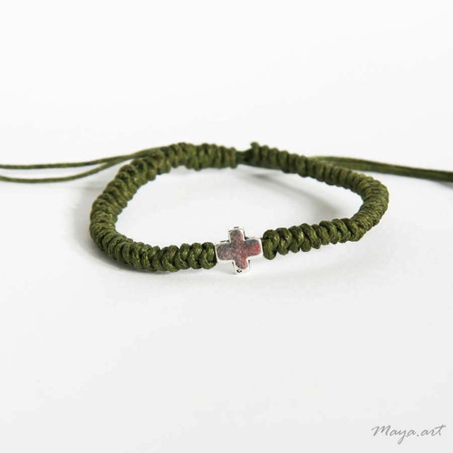 Zelený náramek MACRAMÉ BRACELET s postříbřeným kří — foto 1