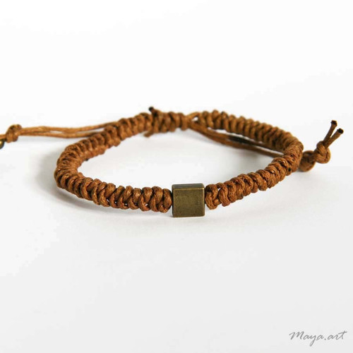 Světle hnědý náramek MACRAMÉ BRACELET se staromosa