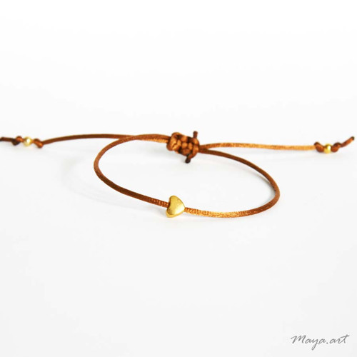 Hnědý náramek SIMPLE BRACELET s malým zl. srdíčkem