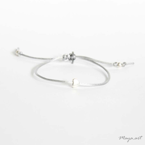 Šedý náramek SIMPLE BRACELET s malým st. srdíčkem