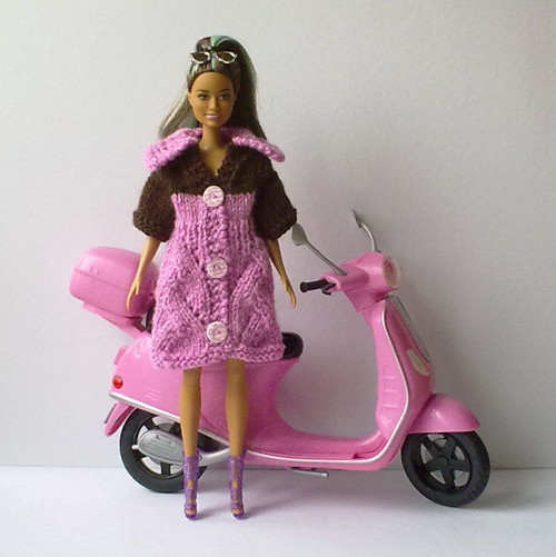 Oblečky pro Barbie - kabát + botičky — foto 1