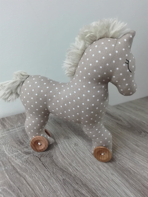Koník na kolečkách
