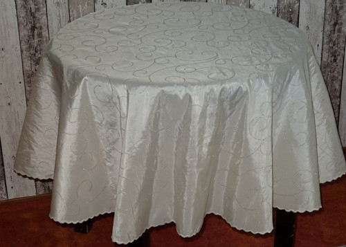 Kulatý ubrus- smetanový s vyšívaným vzorem150 cm