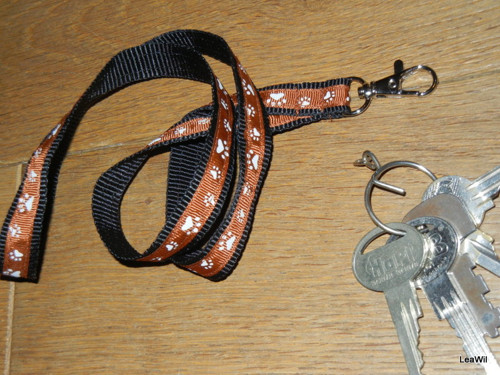 Klíčenka na krk 1,5cm hnědá