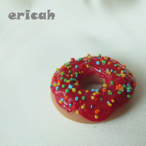 Velký donut červený (1 ks) — foto 1