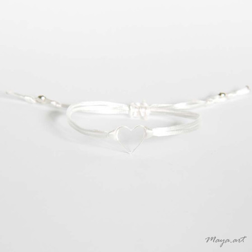 Bílý náramek SIMPLE BRACELET s postř. srdcem