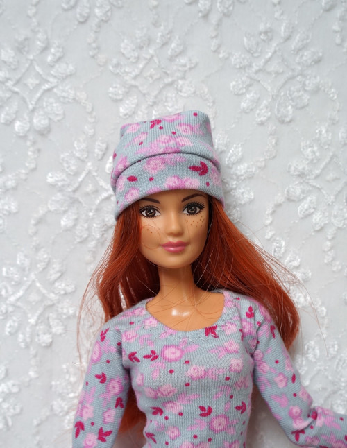 Čepice pro Barbie — foto 1