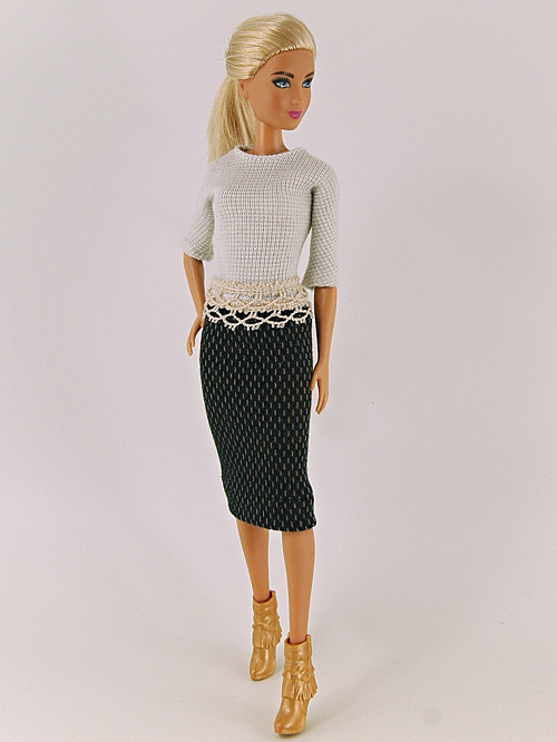 Barbie - Svetřík béžový — foto 1