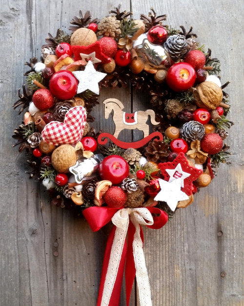 Adventní věneček s koníkem — foto 1