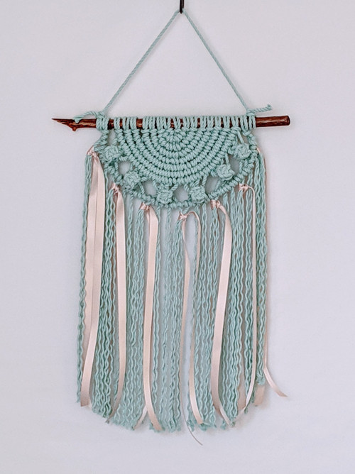 Macramé BOHO dekorácia v mentolovej farbe