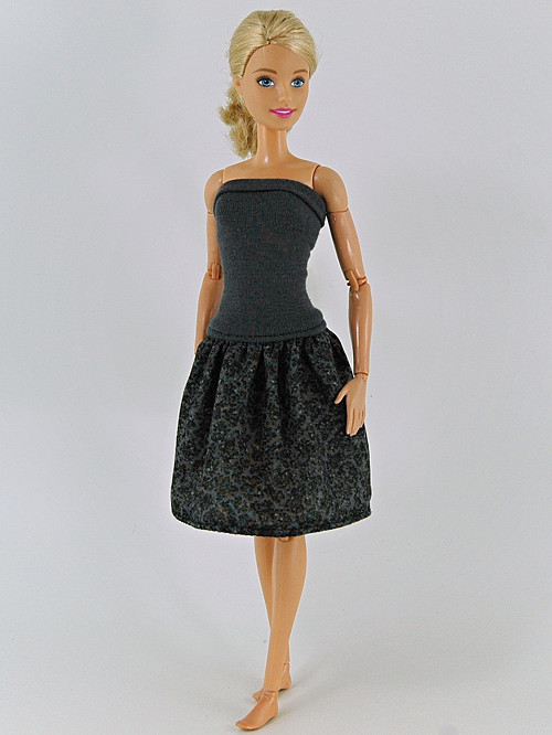 Barbie - šaty v šedé — foto 1