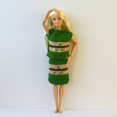 Oblečky pro Barbie - triko, sukně — foto 1