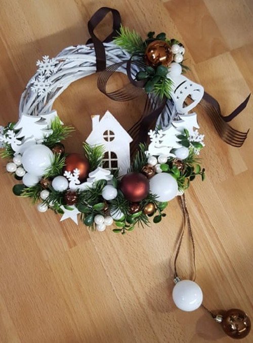 Vánoční věnec na dveře — foto 1