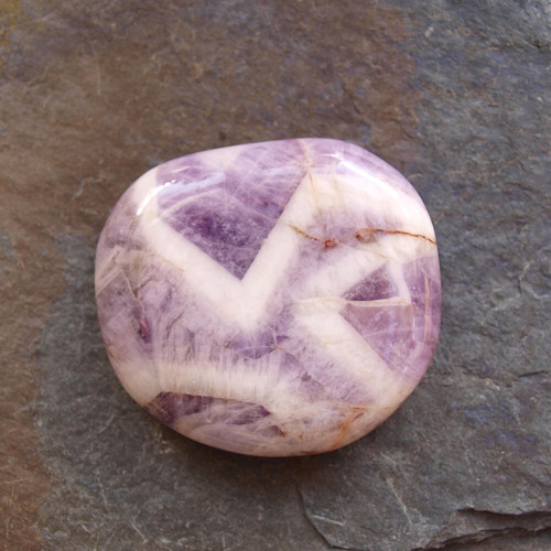 Ametyst chevron, placka 43 x 38 mm — foto 1