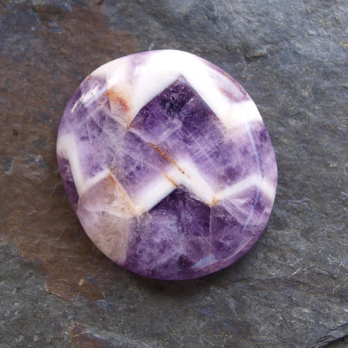 Ametyst chevron, placka 42 x 38 mm — foto 1