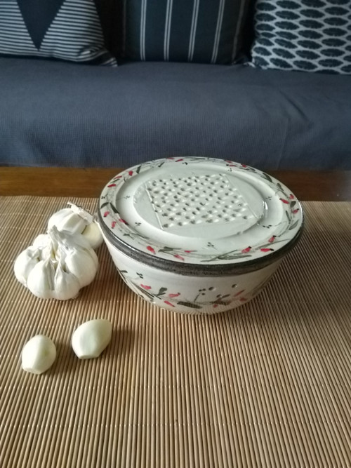 Dóza na česnek — foto 1