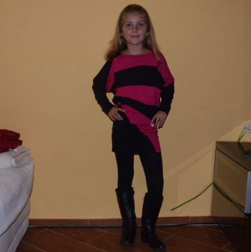 Dívčí TOP k elasťákům...... — foto 1