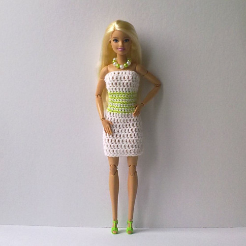 Oblečky pro Barbie - šaty, náhrdelník + botičky — foto 1