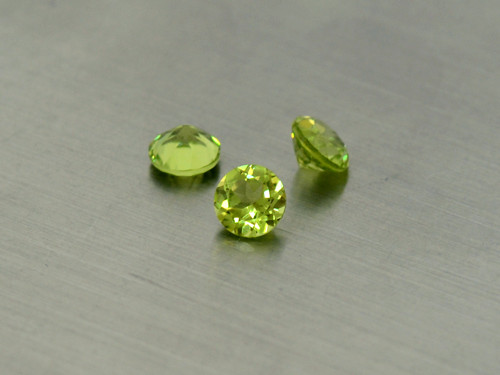 PERIDOT / OLIVÍN přírodní 6 mm kulatý
