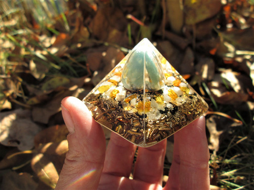 Org. pyramida ,, Snového světa " s amazonitem — foto 1