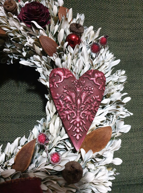 VÁNOČNÍ VĚNEC SE SRDÍČKY průměr 38cm — foto 1