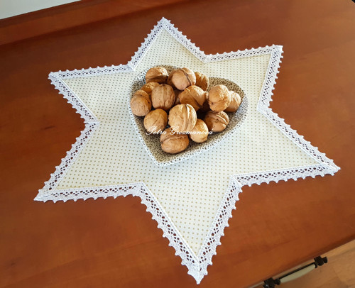 Vánoční hvězda s aplikací bílé krajky 46 cm