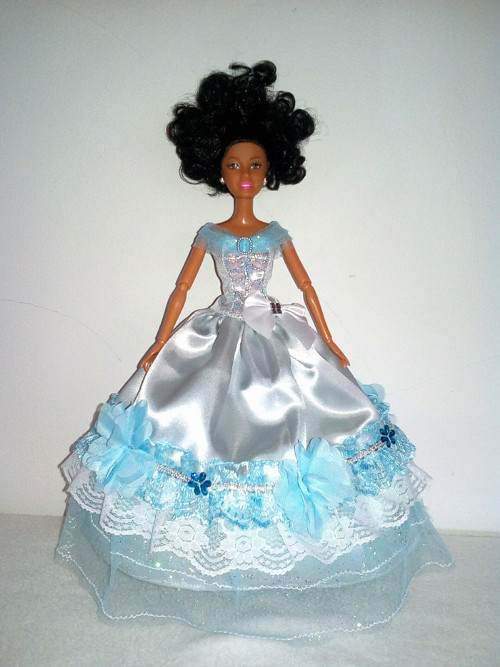 Šaty pro Barbie — foto 1