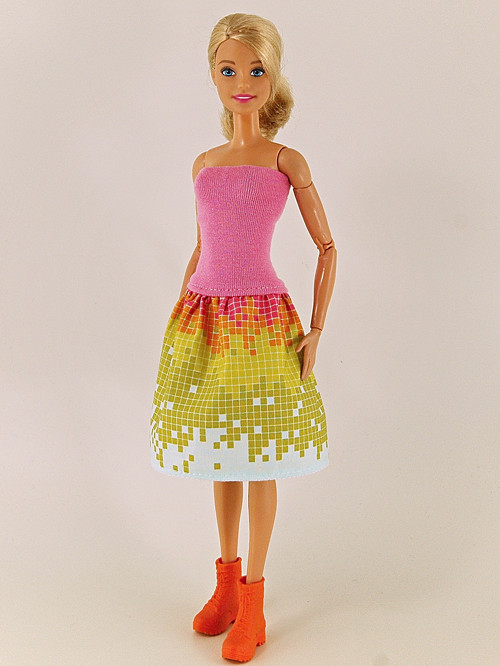 Barbie - šaty s kostičkou — foto 1