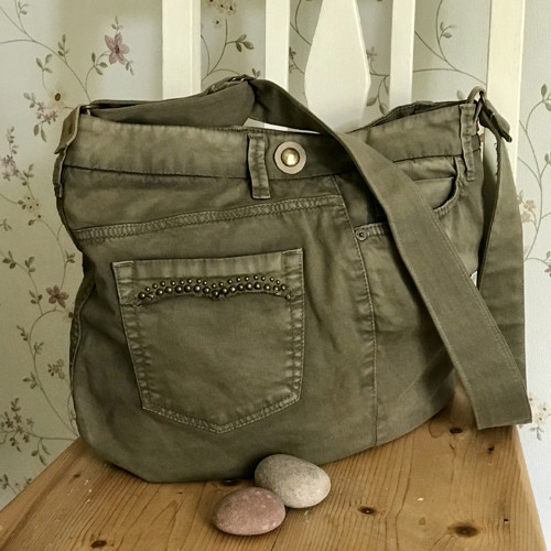 Khaki hobo kabelka se cvočky — foto 1