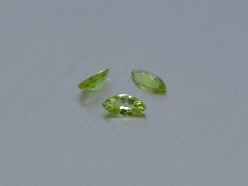 PERIDOT / OLIVÍN přírodní markýz 3x6 mm