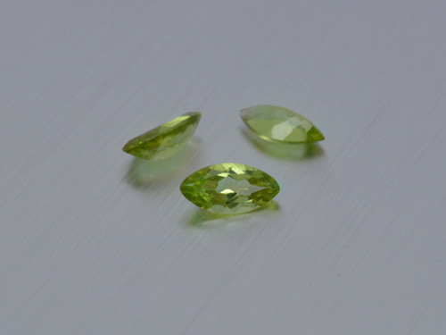 PERIDOT / OLIVÍN přírodní markýz 4x8 mm