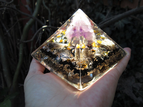 Org. pyramida ,, Dar života " — foto 1